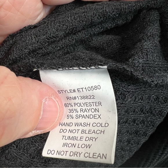 🆕 Episode black waffle knit top SZ LG - Picture 3 of 3